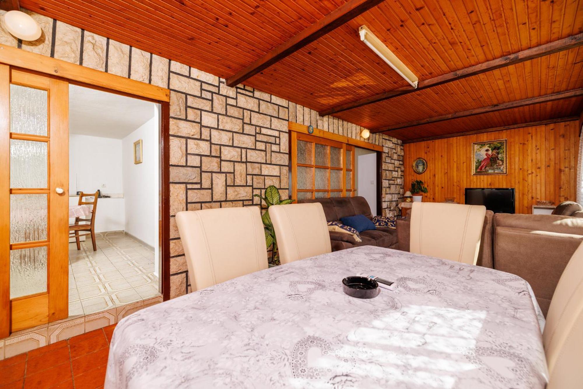 Srebrnjak Apartment *
