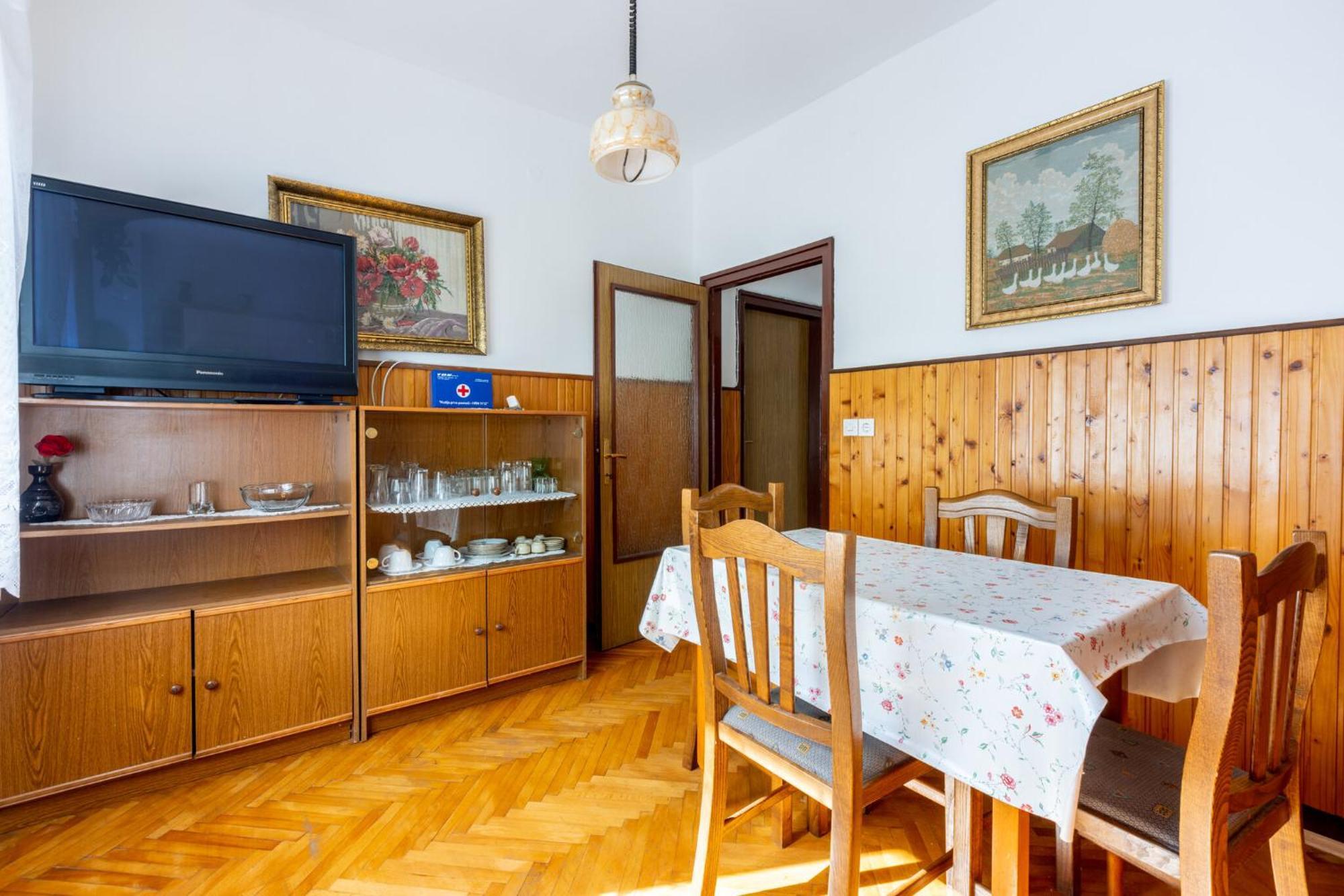 Srebrnjak Apartment